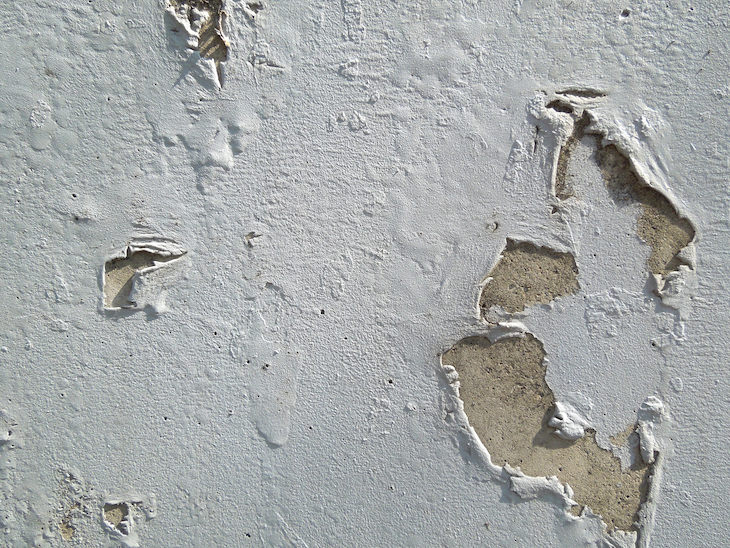 劣化したコンクリート外壁の見分け方